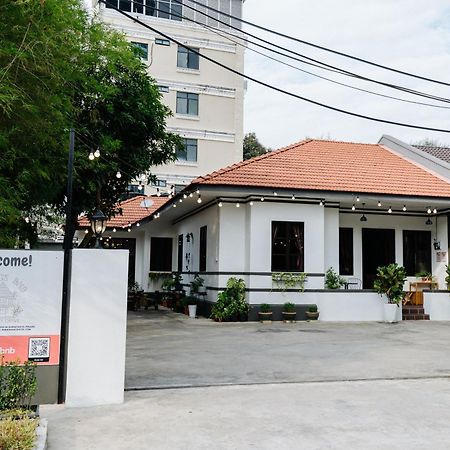 Wang'S Bnb 4 Bedrooms Villa George Town Exterior photo